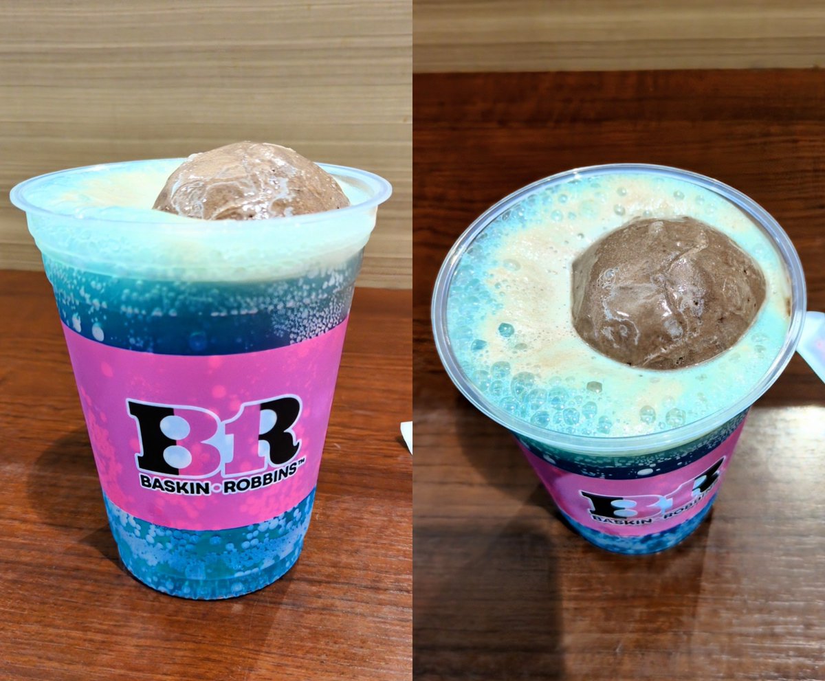 MeshidenSatosui's tweet photo. サーティワンのポッピングブルーソーダーにチョコレートアイス♪

味が凄く合って美味しい☆ https://t.co/HmYgLYpp2Y