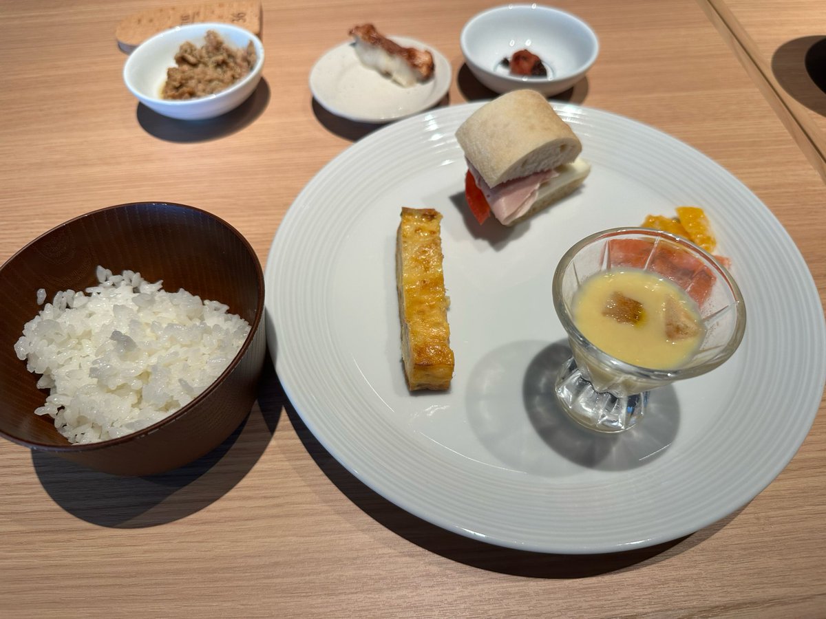 default2E's tweet photo. ご機嫌な朝食だ https://t.co/efJ7mr9dq8