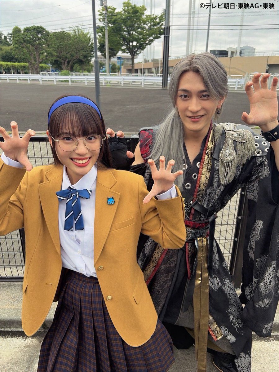 shogo_taduru's tweet photo. #角醒ハンターオメガホーン 
第拾話「闘魂燃やせ！キャプテン・エイル！」
見てくれたかな？

可愛い双子達と📸
大きい双子座のお友達が呟いてます（田鶴）

#オメガホーン 
#omegahorn 
#メイキング写真 https://t.co/YGbY6aBDnM