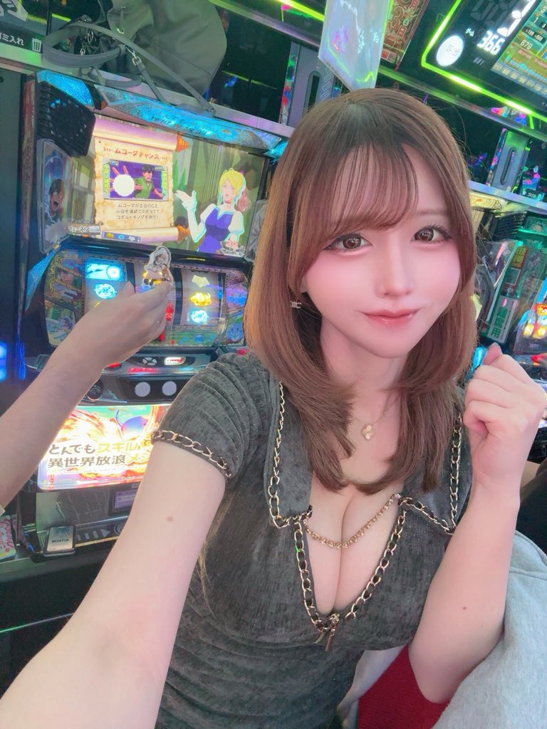 hoshi_mami_d's tweet photo. #プレイランドキャッスル高浜店【PR】
コンパス抽選1161名様中、再抽選機能で
989番から163番に昇格🤓
でも、狙い台は全部埋まり😭😭😭😭
昨日打った、Lとんでもスキルでリベンジ！
今日こそは上位いれたいな〜

スロットは早速盛り上がってきてる✨️
まだすこしお選びいただけます☺️
パチンコはオススメ機種まだ空いてました👀
気になる方はぜひとも〜〜💪😾💪

本日も楽しい1日にしましょう😺✨️