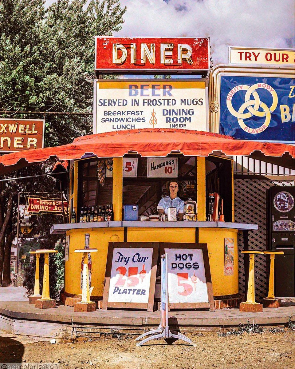 HistorylandHQ's tweet photo. A diner along U.S. Highway No. 1 near Berwyn, Maryland photographed by Jack Delano in June 1940. https://t.co/2snPwKh4B7