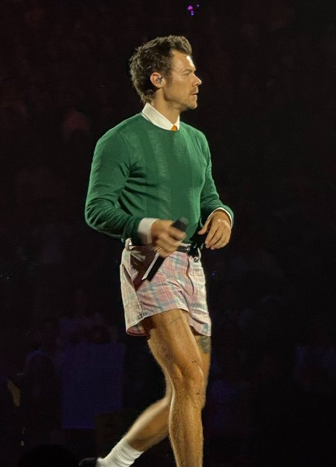 hsdtogethertour's tweet photo. Harry on stage at Madison Square Garden in New York City - September 26 (via @eversinceatlnta) https://t.co/2qBaHGZxUI
