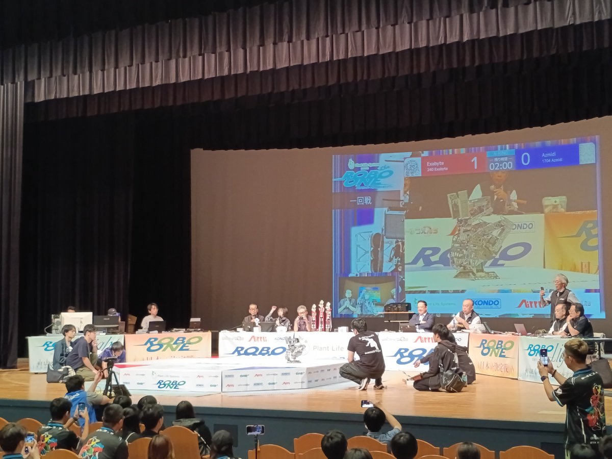 sasaki_neeboman's tweet photo. ROBO-ONE本選スタート!
昨日の予選と認定権大会を突破したロボットたちが登場! https://t.co/T7Tw9keHBA