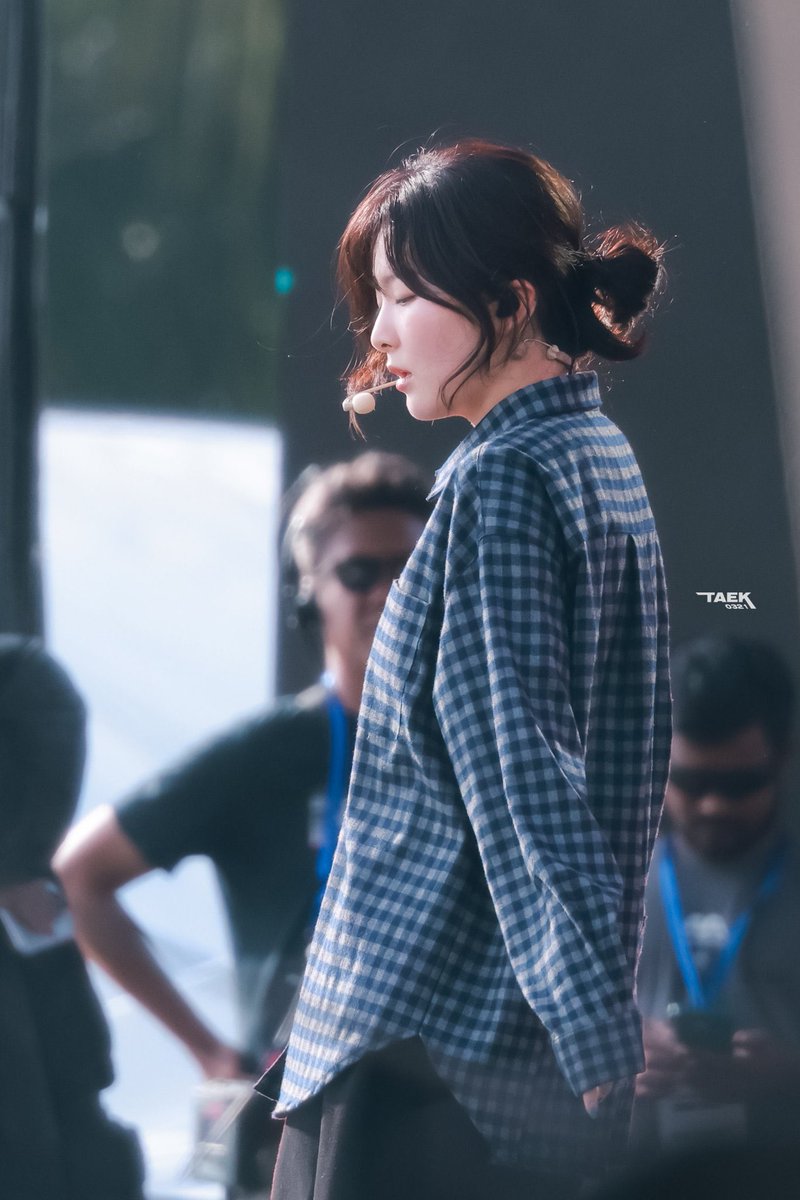 xiongseulgi's tweet photo. Seulgi's wardrobe https://t.co/AjyY3DFsNU