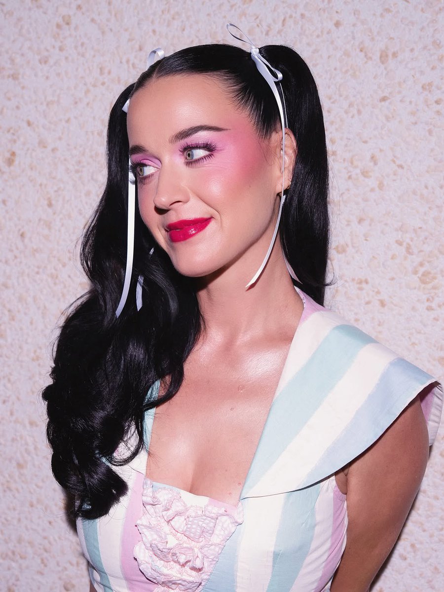 tudokatysite's tweet photo. KATY PERRY 🤍✨ https://t.co/mNBPm1bSaC