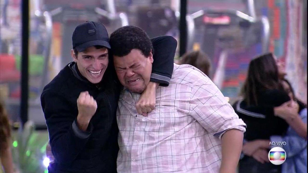 Itah___'s tweet photo. Cabeção e Daniel Erthal estão me fazendo lembrar Babu e Prior do BBB. No quesito de duplas que marcaram, estou viajando? #AFazenda https://t.co/QU9KAjOtja