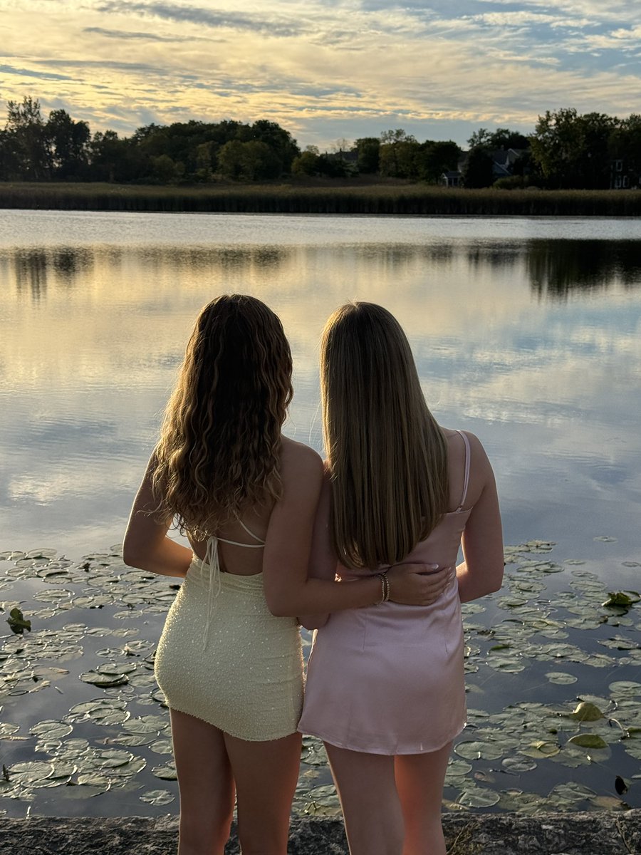 hubbardbradford's tweet photo. Have the best night, kid! Time is just flying by. So honored and proud to be Bryn’s dad. Have a safe night, @Grayslake_Rams! #HubbardSisters #makeitmatter https://t.co/wQASNxoGa8