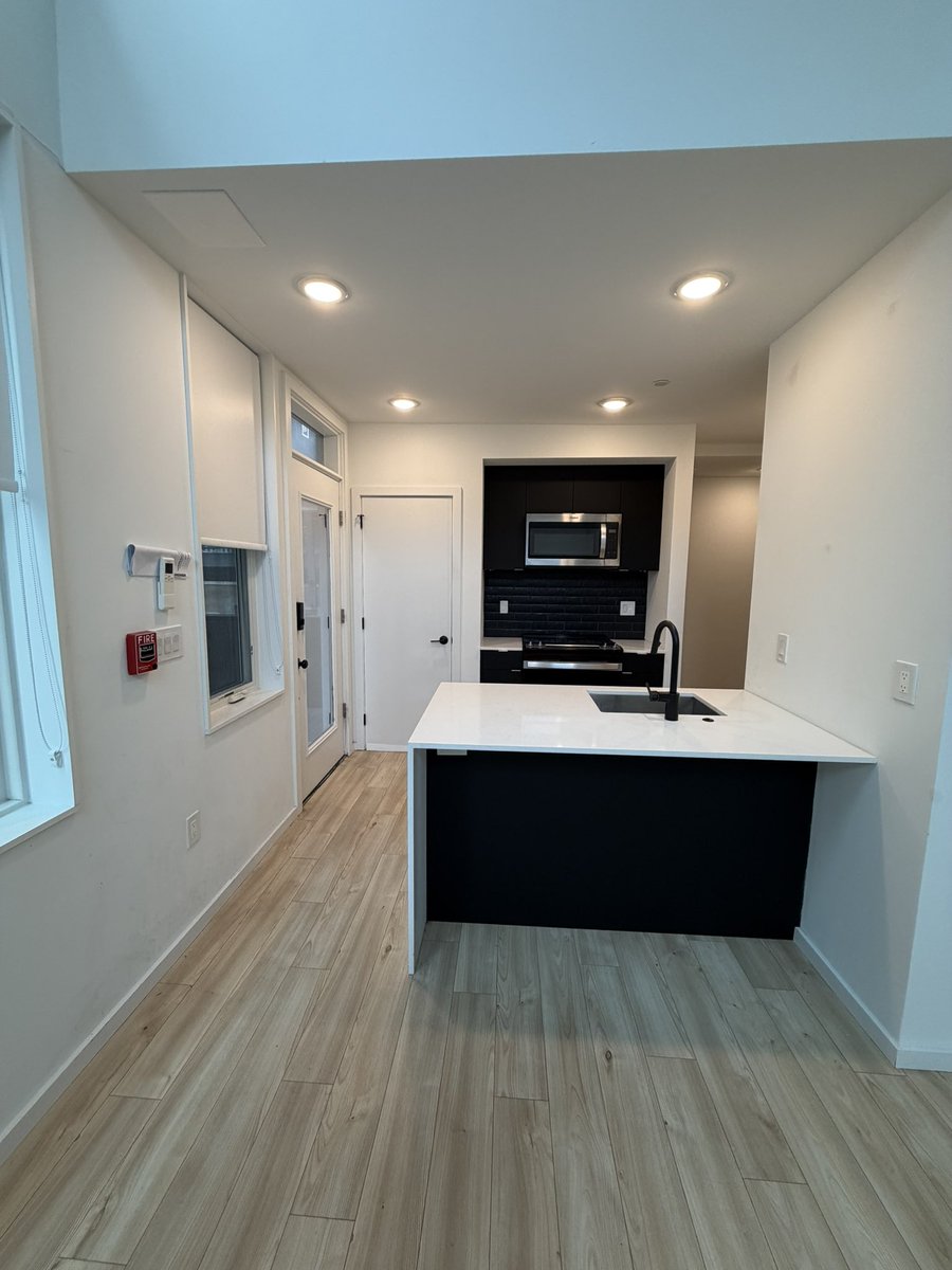 LeefRealtor's tweet photo. New Listing* Be Ready by 10.1. Nice High Ceiling! 2Bed, 2Bath Apartment w/ Washer n Dryer in the Fishtown area   🏡  Fall is here ! 🍂 Get yourself into something comfortable! GWM for your real estate needs! #realtorofx #realtorlife🏡🔑 #realtor #realestate #happysaturday https://t.co/KGpeMKcENq