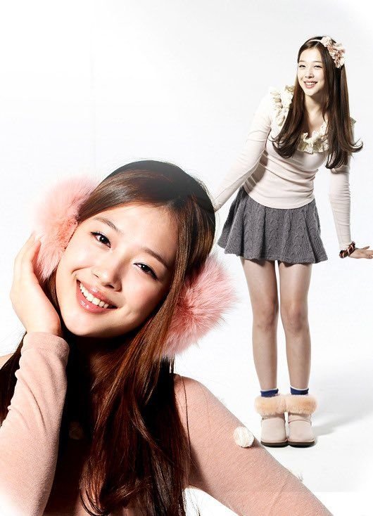 cozysulli's tweet photo. I love these pics, shes so 2000s diva #최진리 #SULLI https://t.co/t0OtPNe7kK