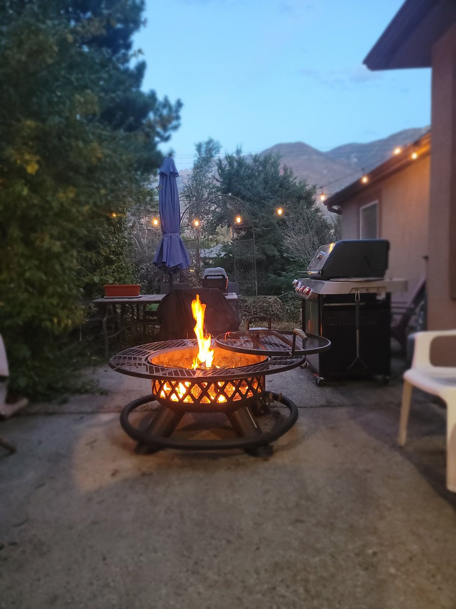 kentdubya's tweet photo. Anyone else enjoying a fall fire tonight? https://t.co/oqKEKVmbz7
