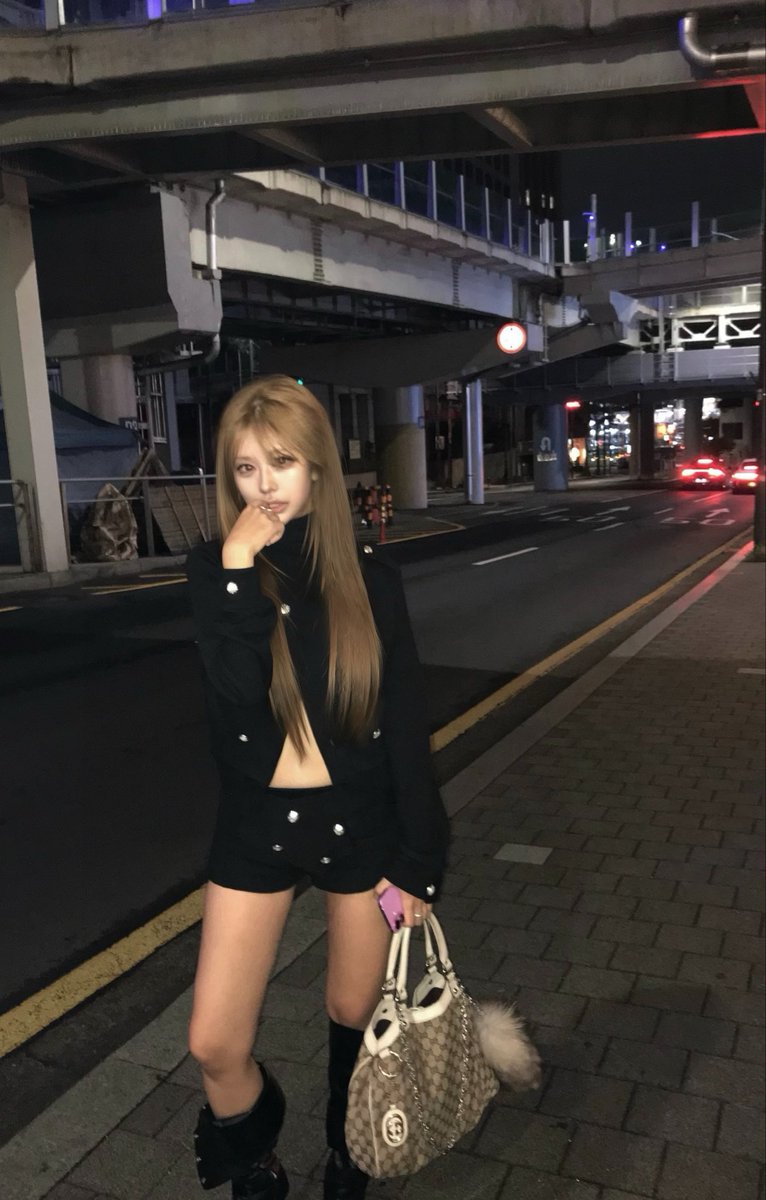 nvkqyw's tweet photo. 레몬에이드코어 입고 레몬맥주마셧음ㅋ 존맛 https://t.co/qnVl2I1FI2