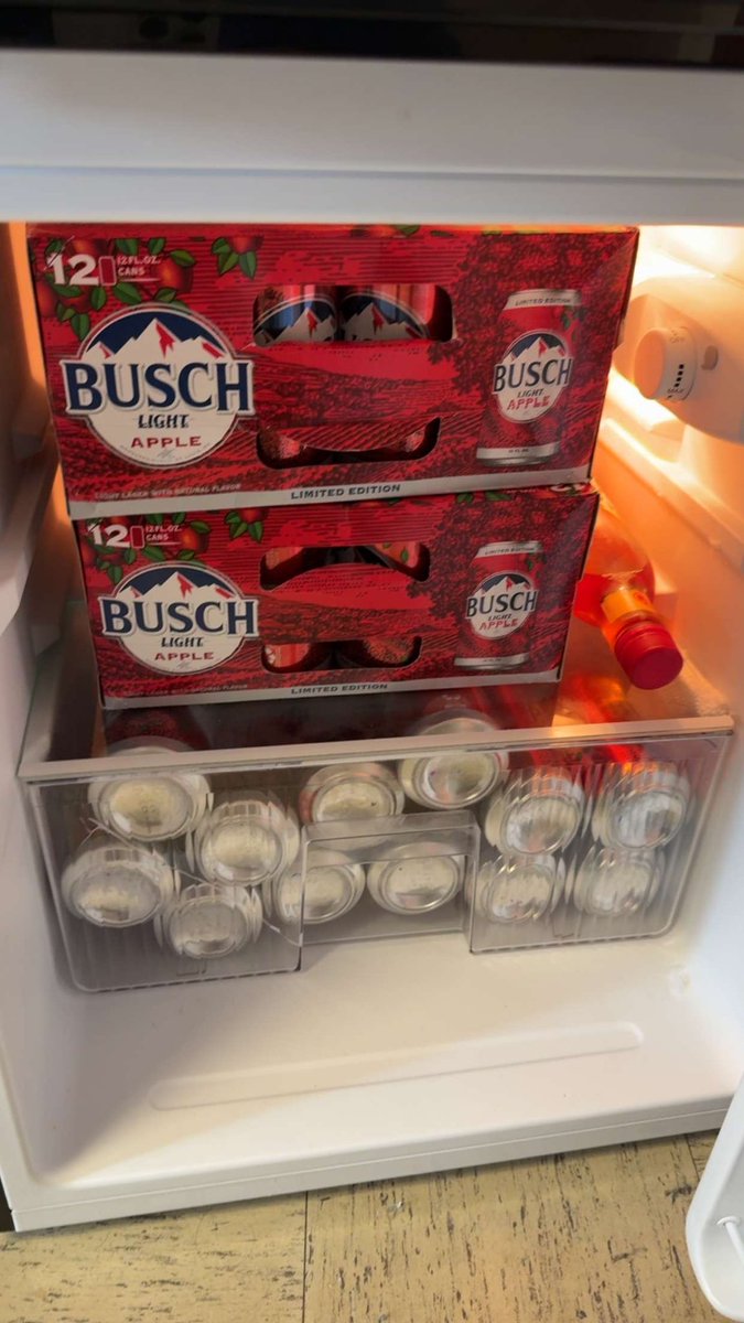 thegoldstein007's tweet photo. Mini fridge dox https://t.co/4rYqMroaGg