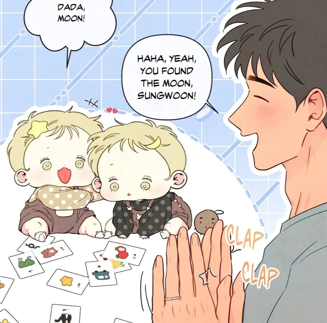 puddingmelons's tweet photo. sungwoon happily holding the cards of his dadas is one of the cutest things ever (^ᗜ^)🥔🐍
&amp; not only did he hold his papa's cards &amp; found the real "🌙" wolhyun 😚😆— it seems he gave little haebom the '아기 (baby)' card she's been holding too 😆🤭🤍 this is so precious 🥹😭🩷💛 https://t.co/omTMNdy8oa