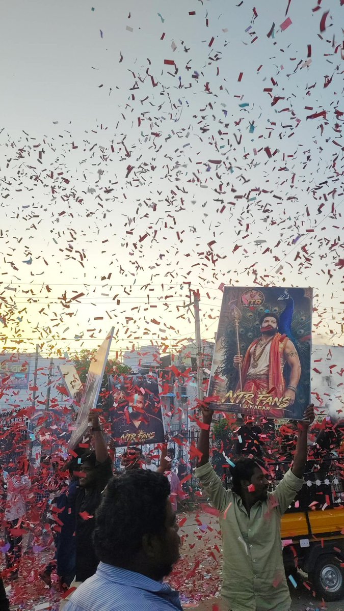 MassMonsterNTR's tweet photo. Celebrations Started at Sushma Theatre, Vanasthalipuram.
@tarak9999 @DevaraMovie #DevaraMovie
#2YearsForDevara https://t.co/bYoQicQSBA