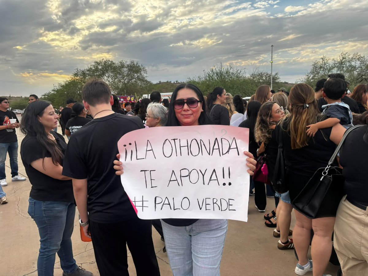 elalbertomedina's tweet photo. 🥳🎉 La raza de Hermosillo se volcó al Estadio Fernando Valenzuela para apoyar a su ídolo Yahir Othón.

Cientos de personas, familias completas, se dieron cita para grabar el video de apoyo al hermosillense que compite por ganar la Casa de los Famosos.

Entre los simpatizantes de Yahir, sobresale su hijo Tristán quien valoró el esfuerzo del cantante y destacó su afán por ser auténtico y mantenerse firme en sus principios.

📷📹 Yahaira Alex / #ProyectoPuente