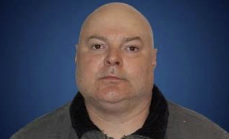 401_da_sarpanch's tweet photo. #WANTED: 49-YO Convicted Killer Mason Jenkins Escapes Collins Bay Institution Unfenced Minimum-Security Unit In Kingston,ON.🚨

Sentenced To Life In Prison For Shooting His 18-YO Sister Five Times In Their Chatham Home In 1998.
