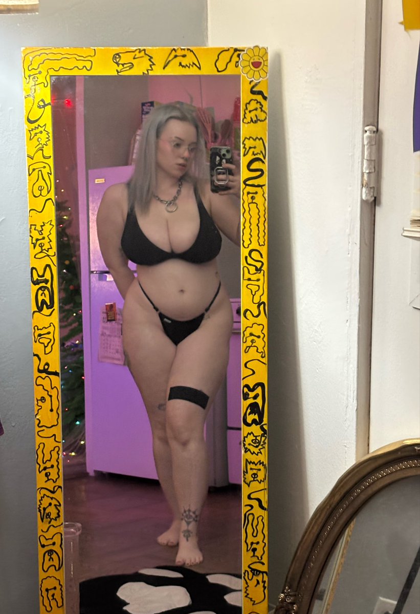 thevixcult's tweet photo. i am ur motivation, i am ur weakness, i am ur everything🥰 https://t.co/fIhqMkUPhz