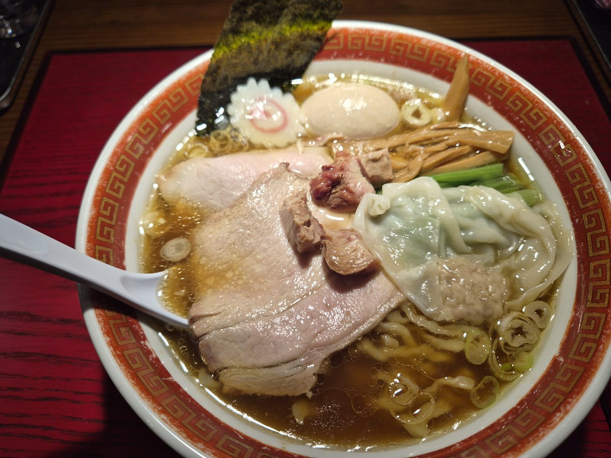 hiromintaka's tweet photo. 朝活～♨️🍜『麺創庵 砂田』巣鴨から井荻に移転✨やっぱりここだなぁ～🤩✨本場白河ラーメンも頂いて、もちろん麺も美味しいのだけども、醤油の濃さ味が違う。砂田さんの醤油ラーメンは、毎週食べたくなる濃すぎず優しくて味に深みがあって、違うんだなぁ～😍本日も美味しゅうございました😊 https://t.co/9yeYFNHJm7