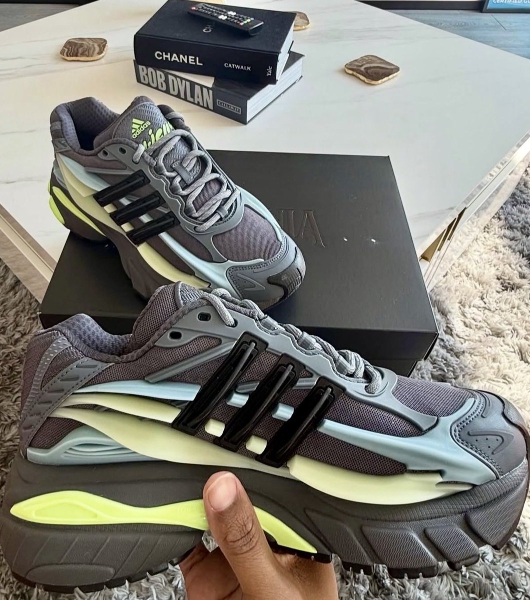 crazedwebguy's tweet photo. 👀 SH&M FIRST LOOK!
adidas Jellyfish “Core Black” 🪼
Grey mesh, translucent mint & volt overlays, and a chunky lugged sole.
🗓️ Expected November 2026
🔥 COP or DROP?
ONE GROUP. EVERY DROP.
#AdidasJellyfish #SneakerNews #SHM https://t.co/01p9P8l8v8