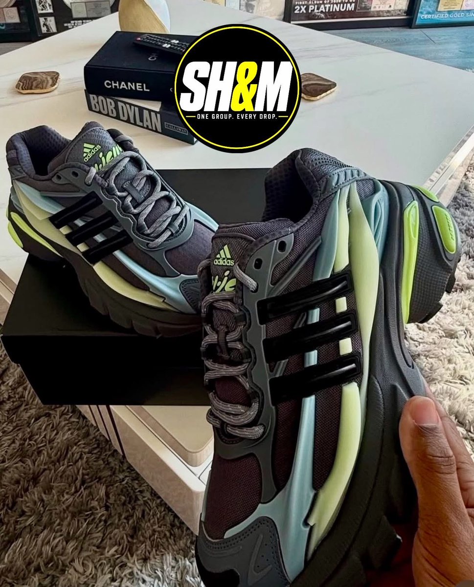 crazedwebguy's tweet photo. 👀 SH&M FIRST LOOK!
adidas Jellyfish “Core Black” 🪼
Grey mesh, translucent mint & volt overlays, and a chunky lugged sole.
🗓️ Expected November 2026
🔥 COP or DROP?
ONE GROUP. EVERY DROP.
#AdidasJellyfish #SneakerNews #SHM https://t.co/01p9P8l8v8