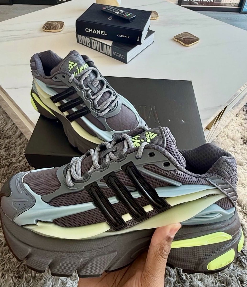 crazedwebguy's tweet photo. 👀 SH&M FIRST LOOK!
adidas Jellyfish “Core Black” 🪼
Grey mesh, translucent mint & volt overlays, and a chunky lugged sole.
🗓️ Expected November 2026
🔥 COP or DROP?
ONE GROUP. EVERY DROP.
#AdidasJellyfish #SneakerNews #SHM https://t.co/01p9P8l8v8