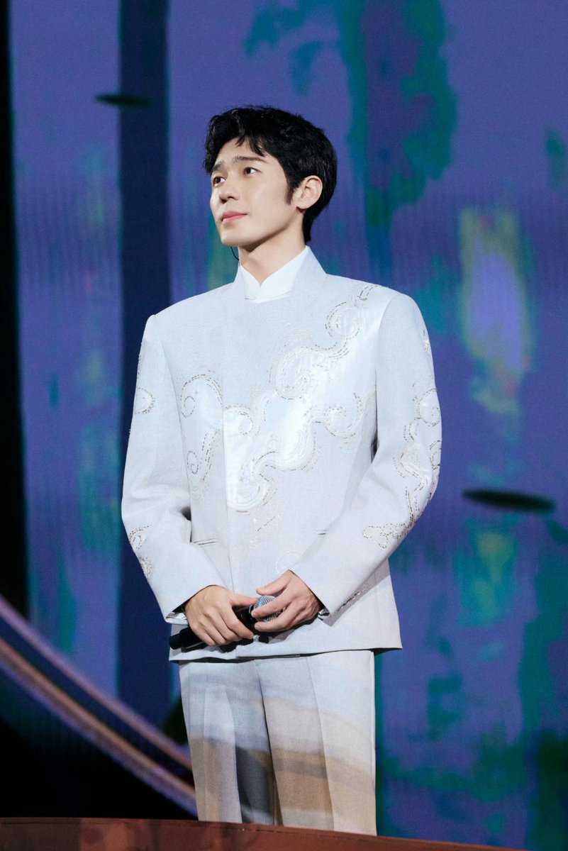 Baiyubr's tweet photo. 📸Bai yu . Weibo Studio 

 @mr_bymyside  CCTV Mid-Autumn Gala 2026
 
🍂🍂🍂🍂🍂

#baiyu #jimin #LiuYuning #CCTVDrama https://t.co/2y66f30Zi1