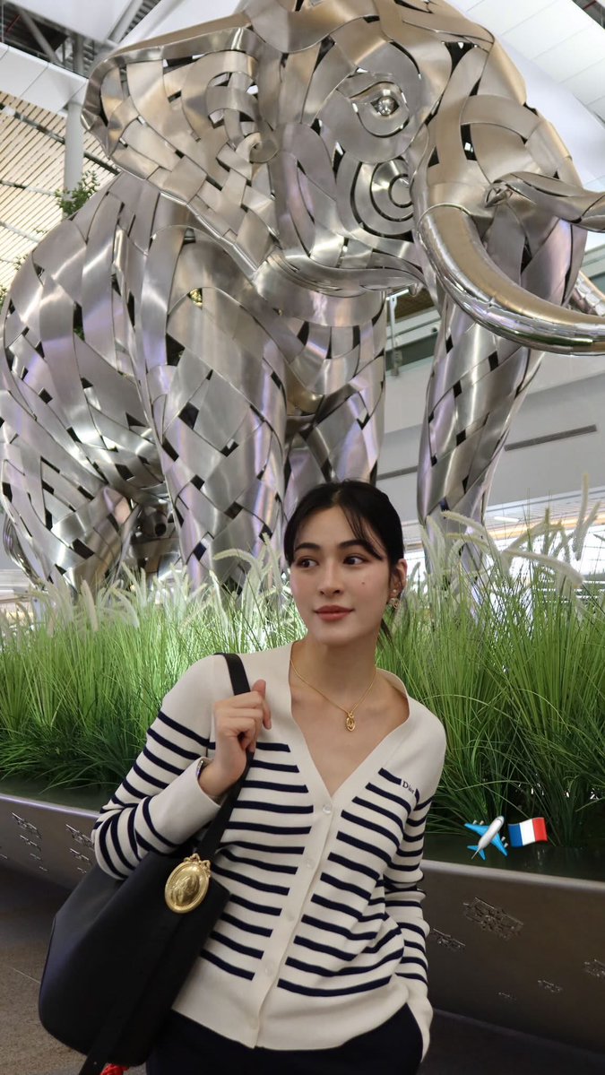 KieuNguyen0709's tweet photo. Một mùa rực rỡ chồng iu

#LinglingKwong 
#LinglingKwongXDiorSummer27
#DiorSummer27
#PFW #Dior
@Dior @linglingsirilak https://t.co/5yGehMYynI