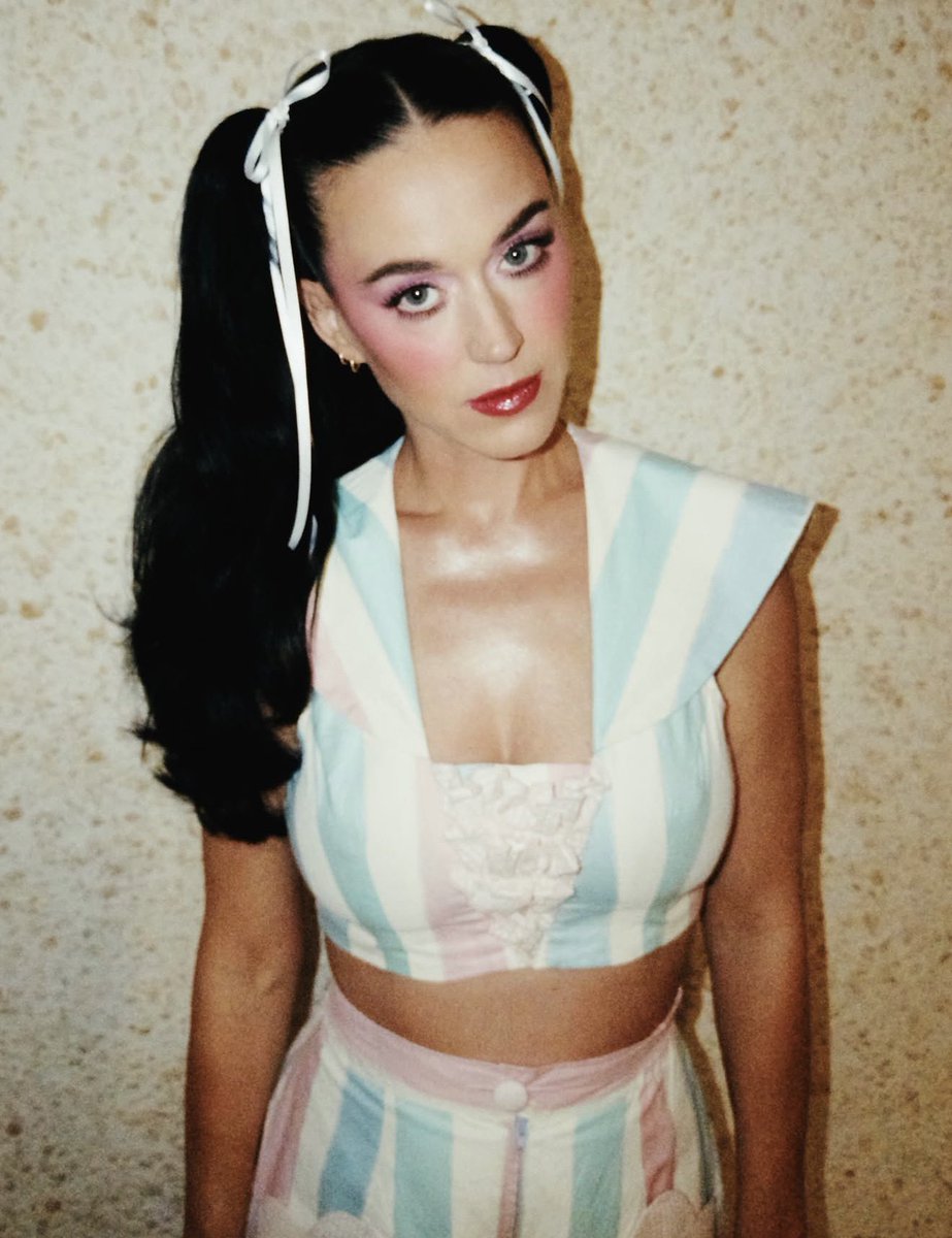 MichKatyCat's tweet photo. Te quiero mucho KP 😭💕🎆 https://t.co/7iqvLrje0t