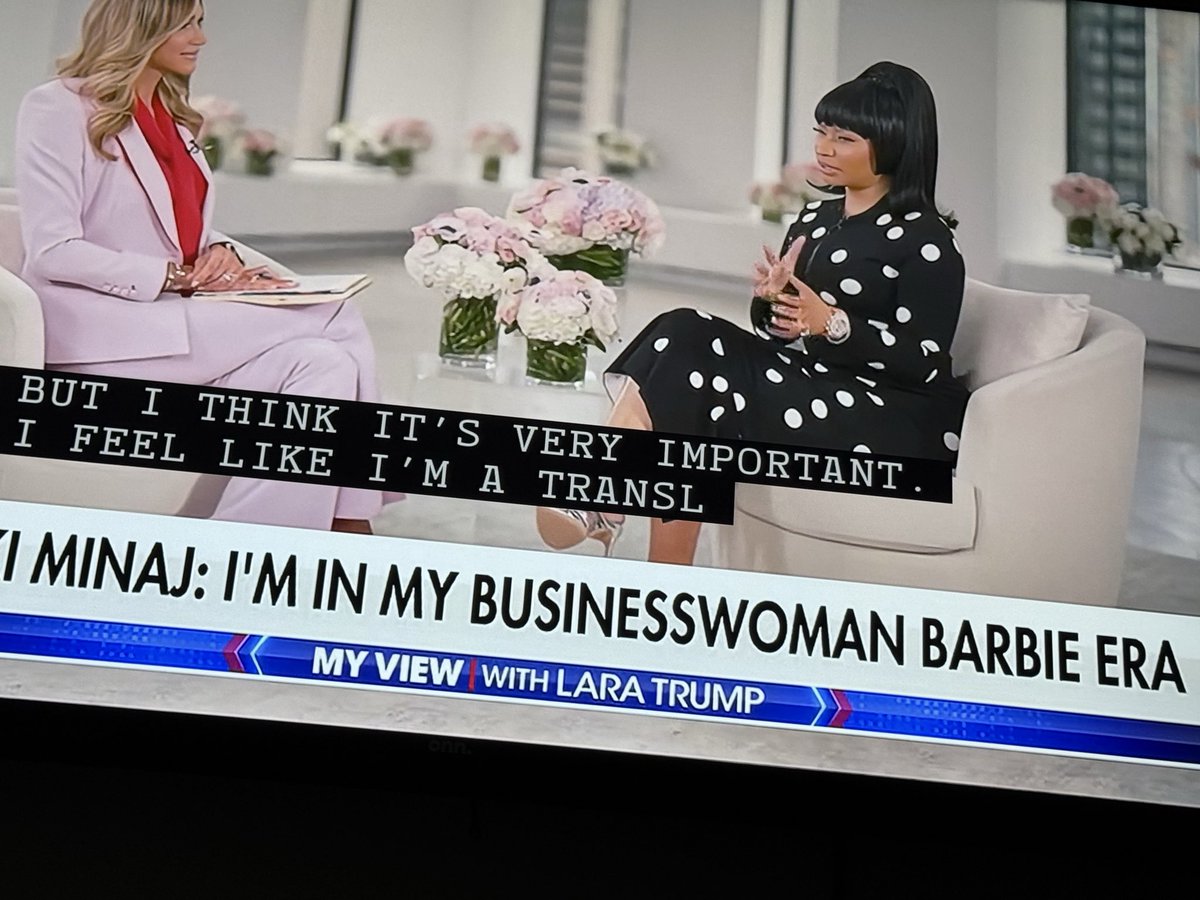 amorphatiii's tweet photo. oh i called it. this is the Billionaire Businesswoman Barbie era https://t.co/ToLUn6qeyp
