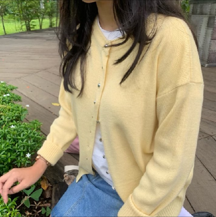 sunflow2_'s tweet photo. Simple tapi nggak ngebosenin. cardigan begini emang paling gampang dipaduin🥰 https://t.co/1lZZMD7MLl
