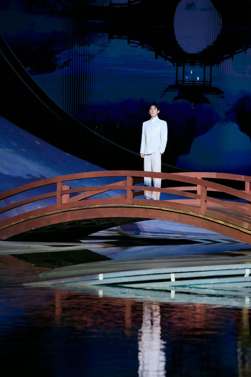 Baiyubr's tweet photo. 📸Bai yu . Weibo Studio 

 @mr_bymyside  CCTV Mid-Autumn Gala 2026
 
🍂🍂🍂🍂🍂

#baiyu #jimin #LiuYuning #CCTVDrama https://t.co/2y66f30Zi1