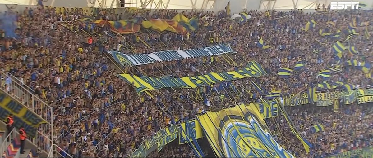 rivaspablo's tweet photo. El circo que armó @afa*no para castigar a Verón 

- 30min tarde el ingreso de los hinchas #EDLP (Central a tiempo)
- Sin banderas (Central con telones y bandera de NOB)
- Sin bengalas (Central con bengalas)

Abro hilo 🧵 https://t.co/epYNAs3eYT