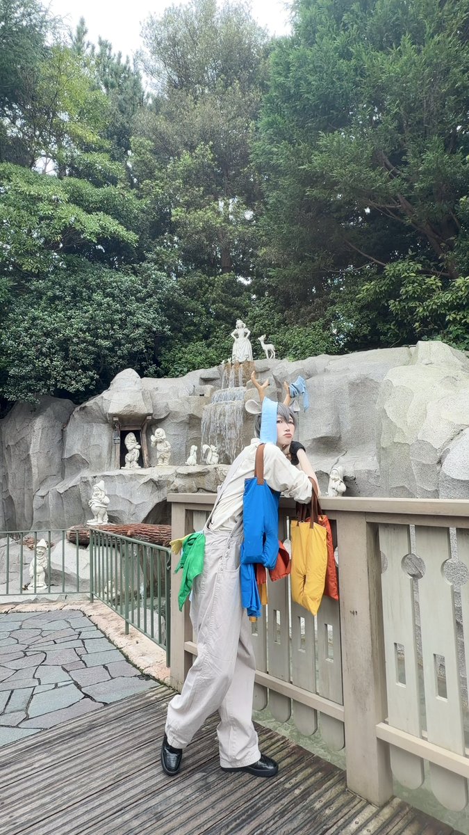 michizane_14's tweet photo. 僕今日はいつまで洗濯物持てばいいんですか🦌💢

#Dハロ　#Dハロ仮装 #Dハロ仮装2026 #白雪姫の洗濯物運ぶ鹿 https://t.co/KpBASRl9c9