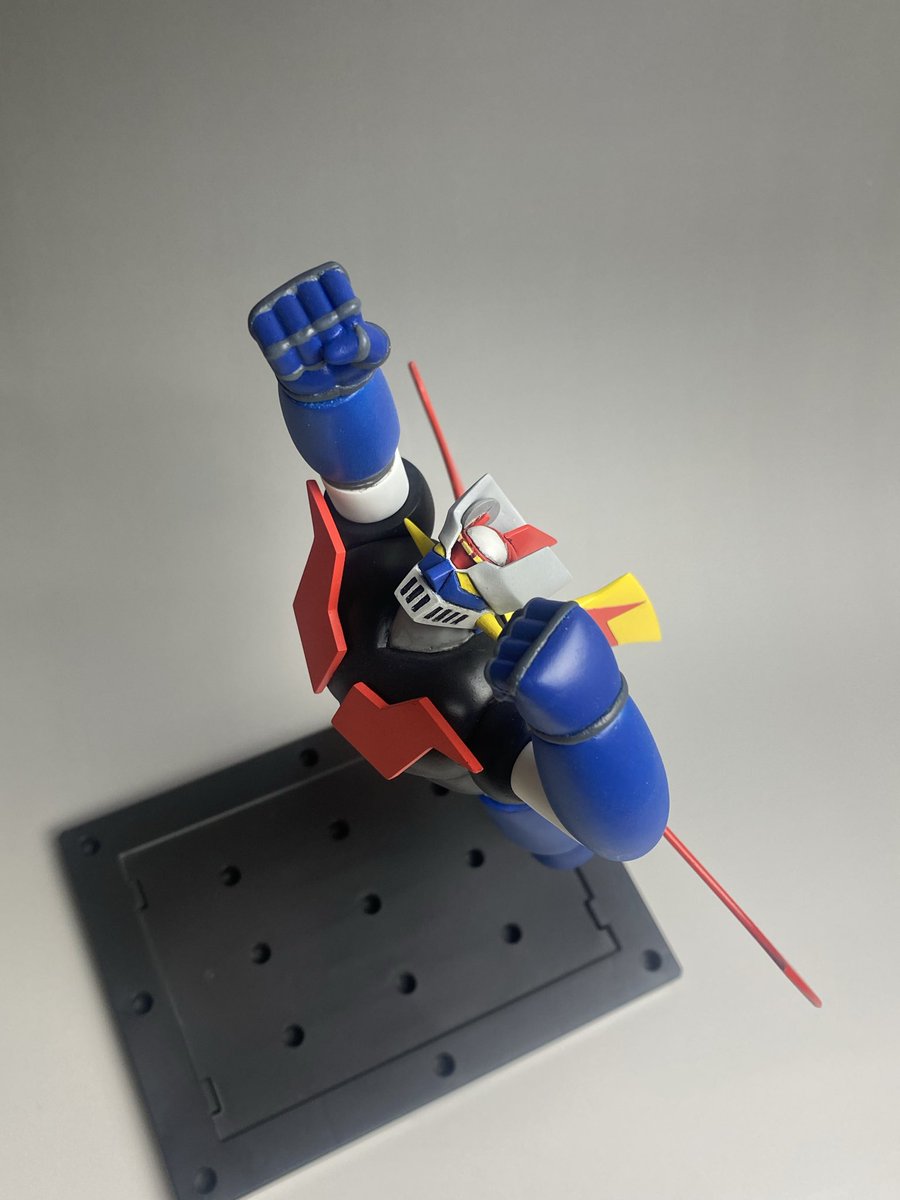 msrrm329's tweet photo. 最後は私M'sの作品
アオシマ・シャイアード
MGジムが素体です。
ガレキの空飛ぶマジンガーZ
ジェットパイルダー改造ホバーパイルダー。写真がグレートと併せて撮りました。 https://t.co/tTWN5F788n