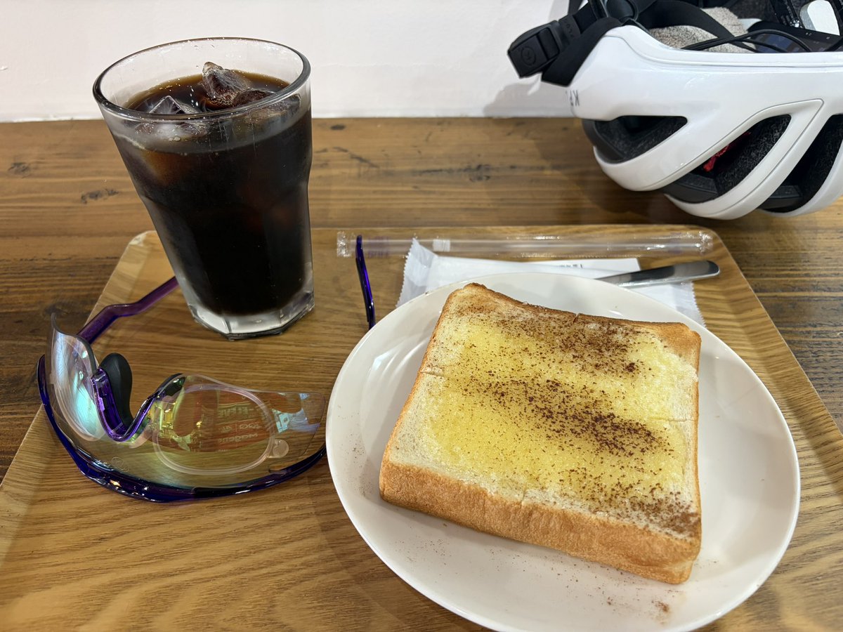 KEN_OLTRE's tweet photo. 今日も変わらず、多摩サイ〜クロスコーヒーでモーニング☕️
#Bianchi 
#oltre 
#XR4 
#SPECIALISSIMAPro
#crosscoffee https://t.co/OXaVzOSThl