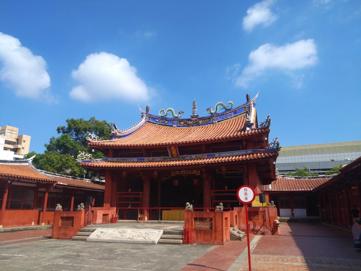 Zz8M8's tweet photo. いい天気で日差しは強いけど
木陰は涼しい
＃台湾旅行
＃台南
＃孔子廟 https://t.co/QrpIChEghq