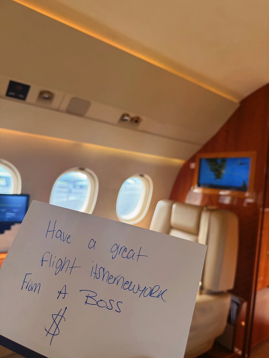 itshernewyohiko's tweet photo. Privacy is part of the package.🍾✈️💶💰 https://t.co/OLPyneMXzJ