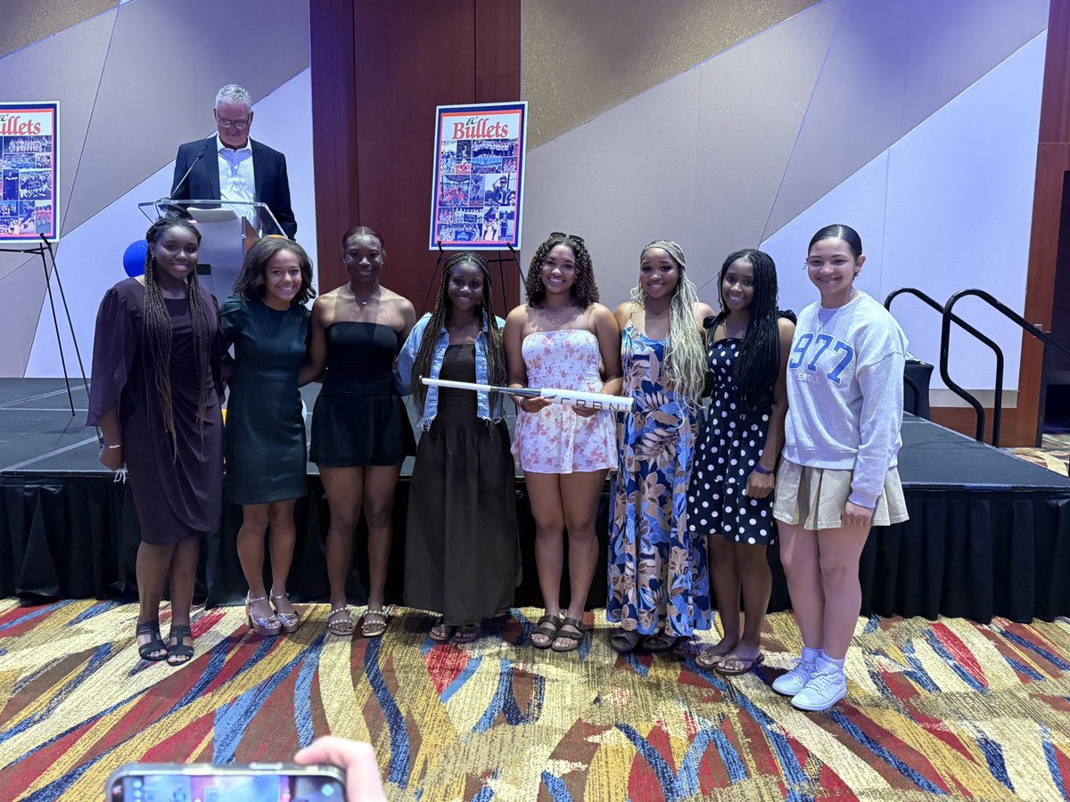 BulletsMayfield's tweet photo. What a GREAT night to be a Bullet! Celebrating @EastCobbBullets, getting dressed up, making memories &amp; hearing from Coach Mullins, Coach Heath &amp; Coach Mills from Berry College!  

Congrats to our team for winning the scavenger hunt &amp; a new team @MizunoSportsUSA CRBN bat! https://t.co/hmUBTLriCR