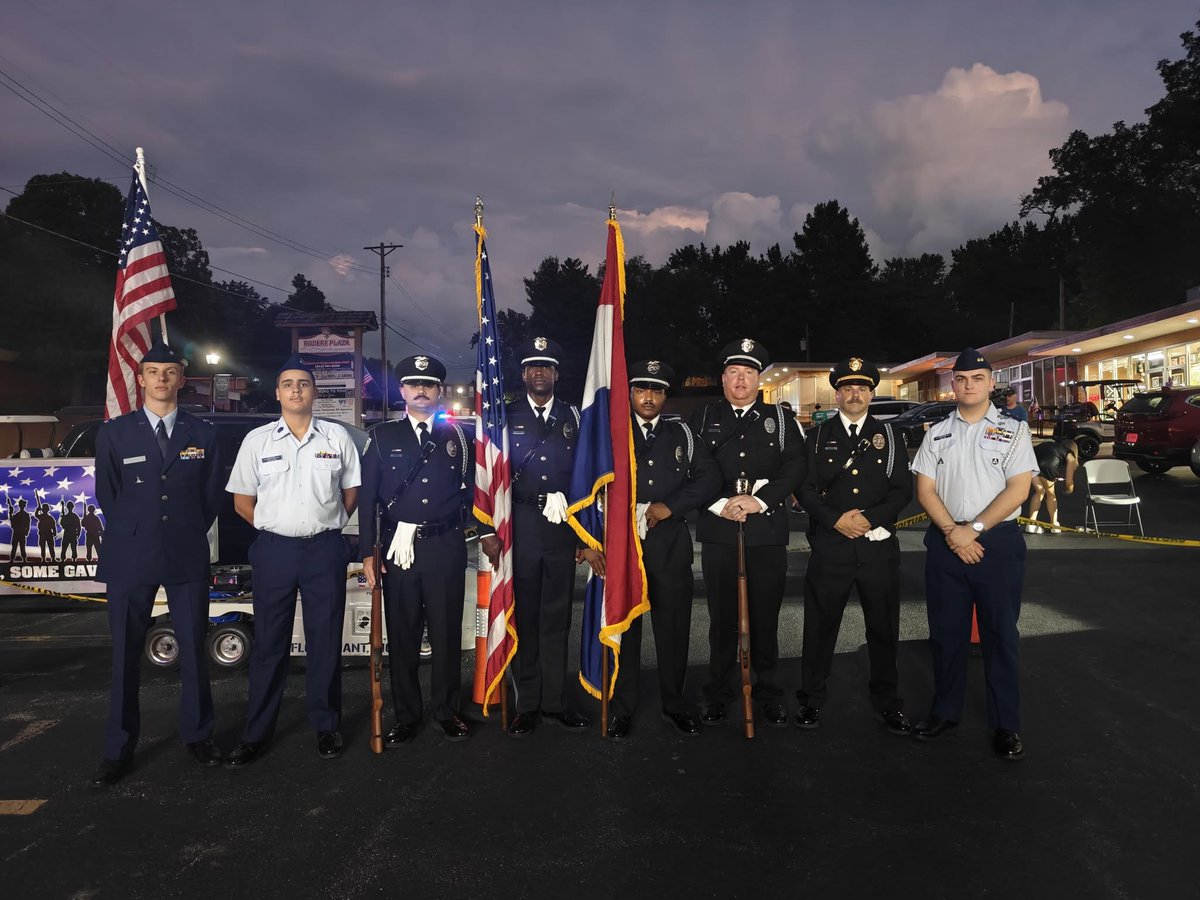 mocapnews's tweet photo. Here, members of the St. Louis Composite Squadron assisted with the Florissant VFW Post 4105 9/11 Ceremony, posing also with the Florissant Police Department color guard. #civilairpatrol #CAPcadet https://t.co/ljeleMABlm
