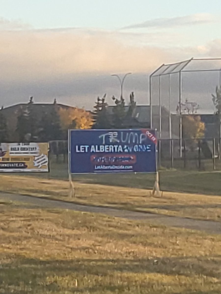 FredBilan14's tweet photo. @RiseOfAlberta
@LetABDecide
@albertaseparate

The current state of political discourse in Canada. 

Vote option 2. Leave the sinking ship before its too late. I know I will. https://t.co/YE6SXDbGAO