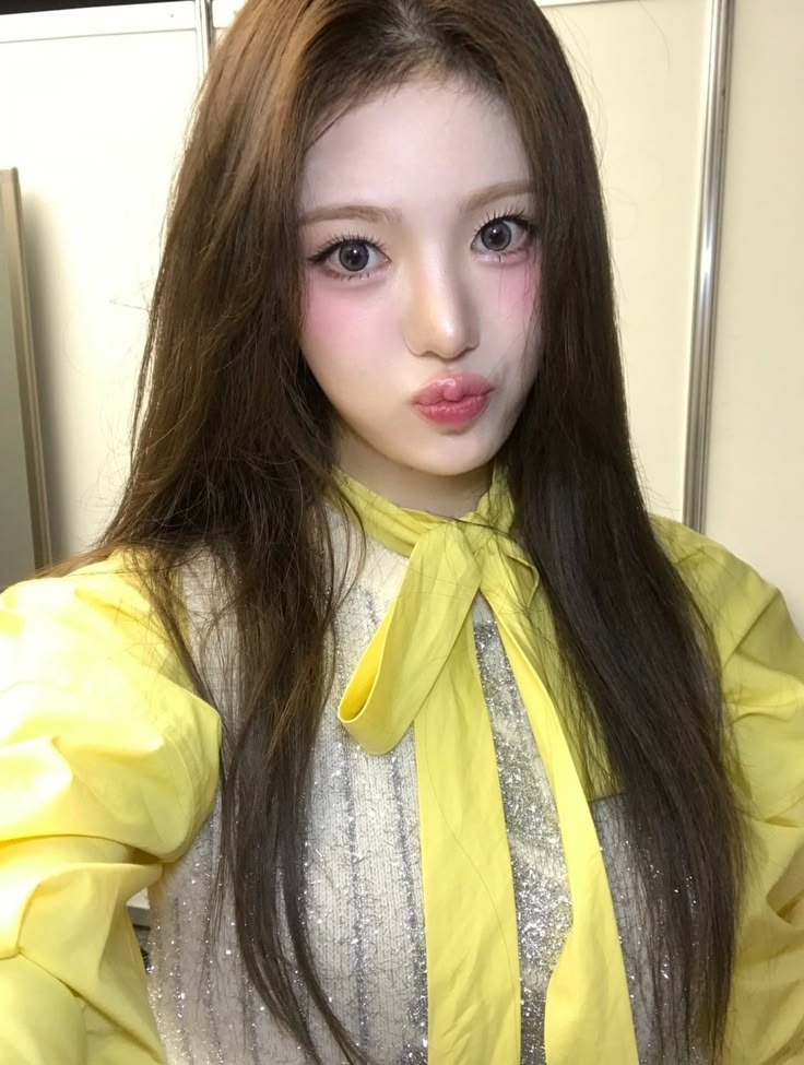 melonsuida's tweet photo. pretty in yellow  🧁🌻🥨🎵📒 https://t.co/IKlvthnp01
