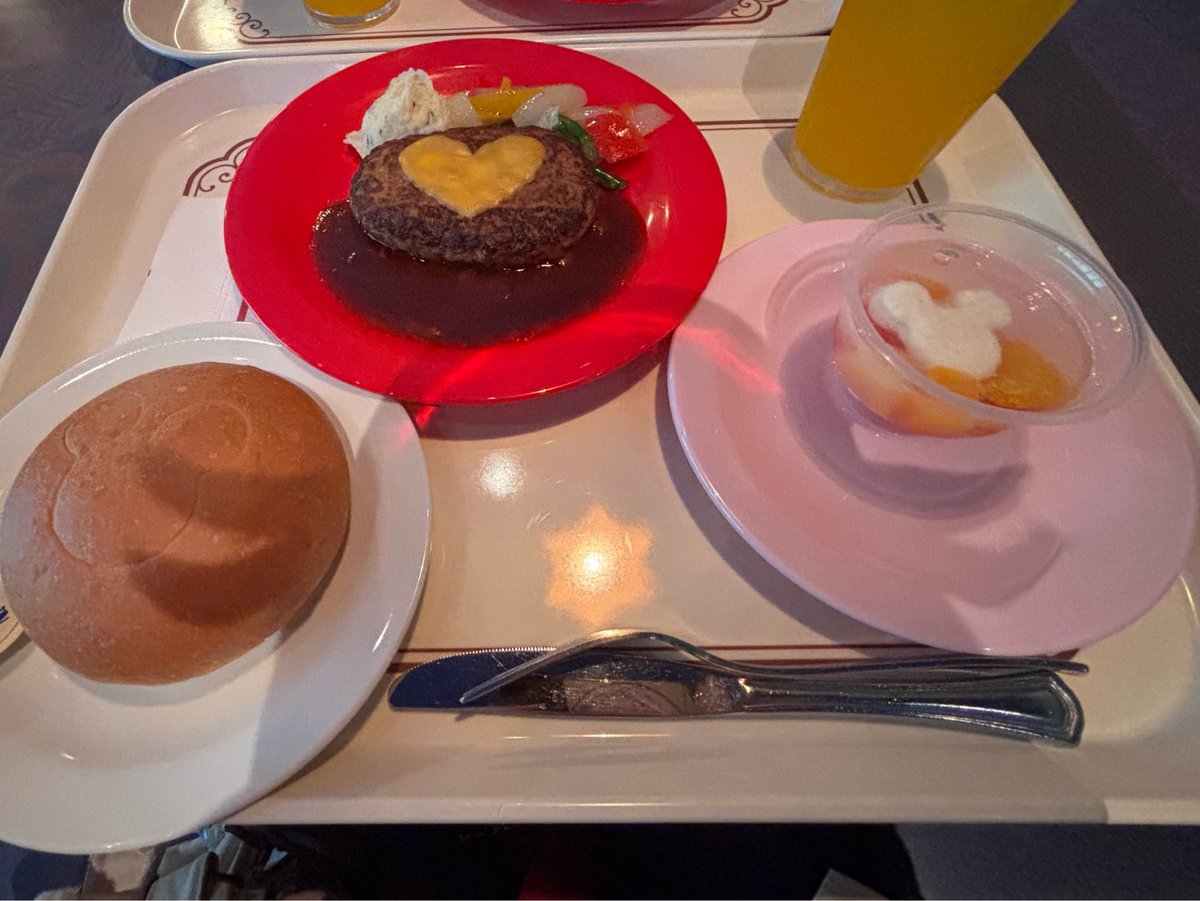 runa10981's tweet photo. 🍚タイム！！影が可愛い🦇💗
 #Dハロ https://t.co/hTfap1UdrR