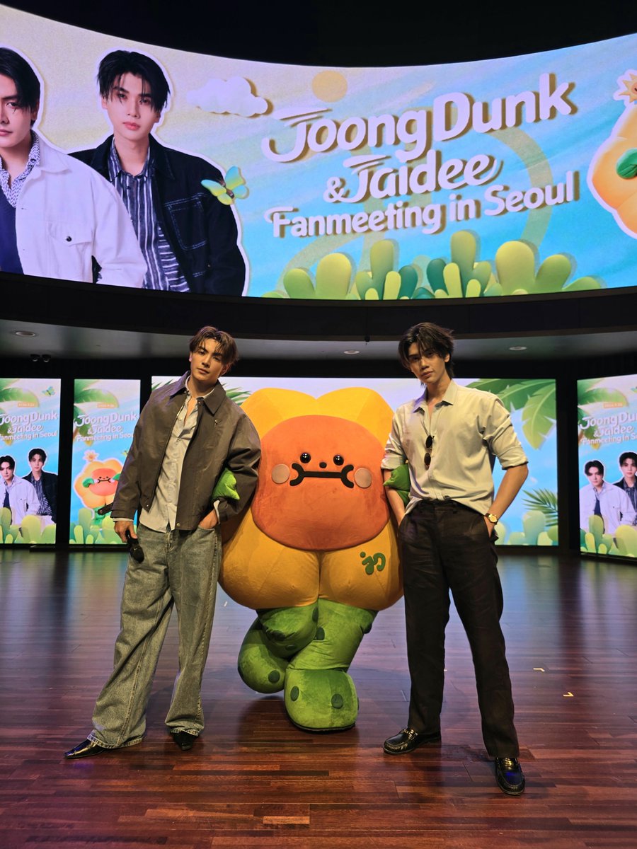 _hopedestiny__'s tweet photo. @jaidee__GMMTV @ChenRcj @dunknatachai JOONGDUNK AND JAIDEE FOREVER 💛🌻💛

JOONGDUNK JAIDEE SEOUL SMILES
#JDJaideeFMinSeoul https://t.co/QS77TPS4mr