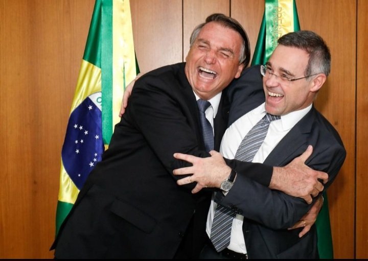 MariaCeliaLeit4's tweet photo. @jldafonseca @FlavioBolsonaro @UOL https://t.co/EoofG6y4E7