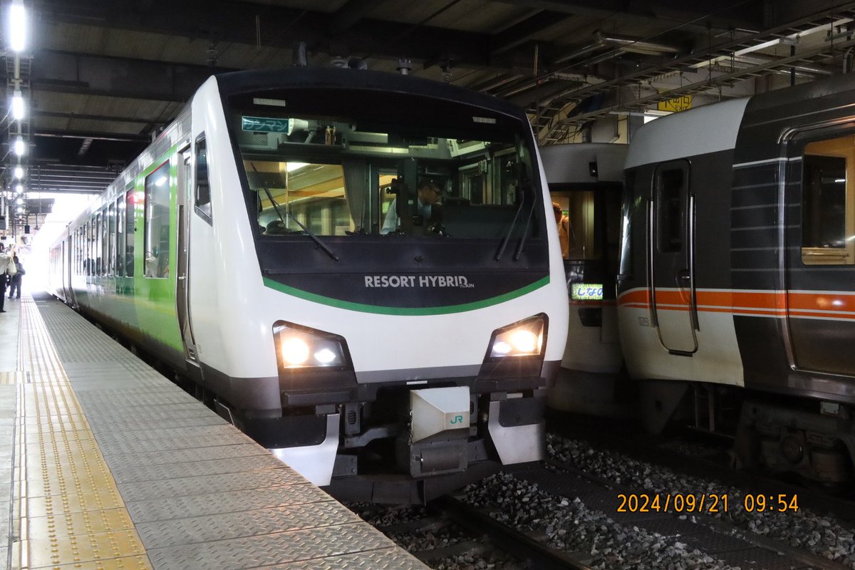 Oseve0's tweet photo. おはようございます。
ちょうどおととし頃、長野駅へ行ったらリゾートビューふるさと号の指定席に県イメージキャラクターのアルクマ君が座っていました。
果たして10時打ちで彼に勝てるのかは未だに謎のままです。 https://t.co/p05al13ie0