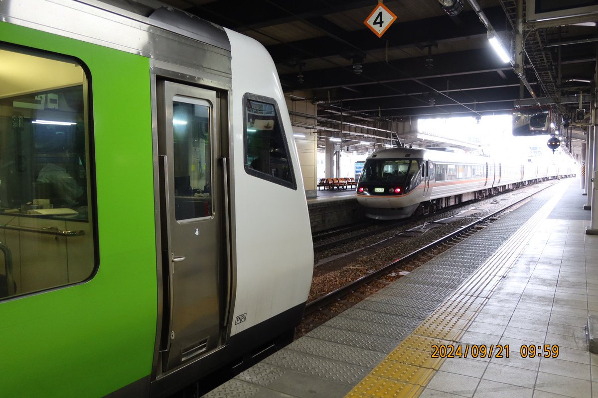 Oseve0's tweet photo. おはようございます。
ちょうどおととし頃、長野駅へ行ったらリゾートビューふるさと号の指定席に県イメージキャラクターのアルクマ君が座っていました。
果たして10時打ちで彼に勝てるのかは未だに謎のままです。 https://t.co/p05al13ie0