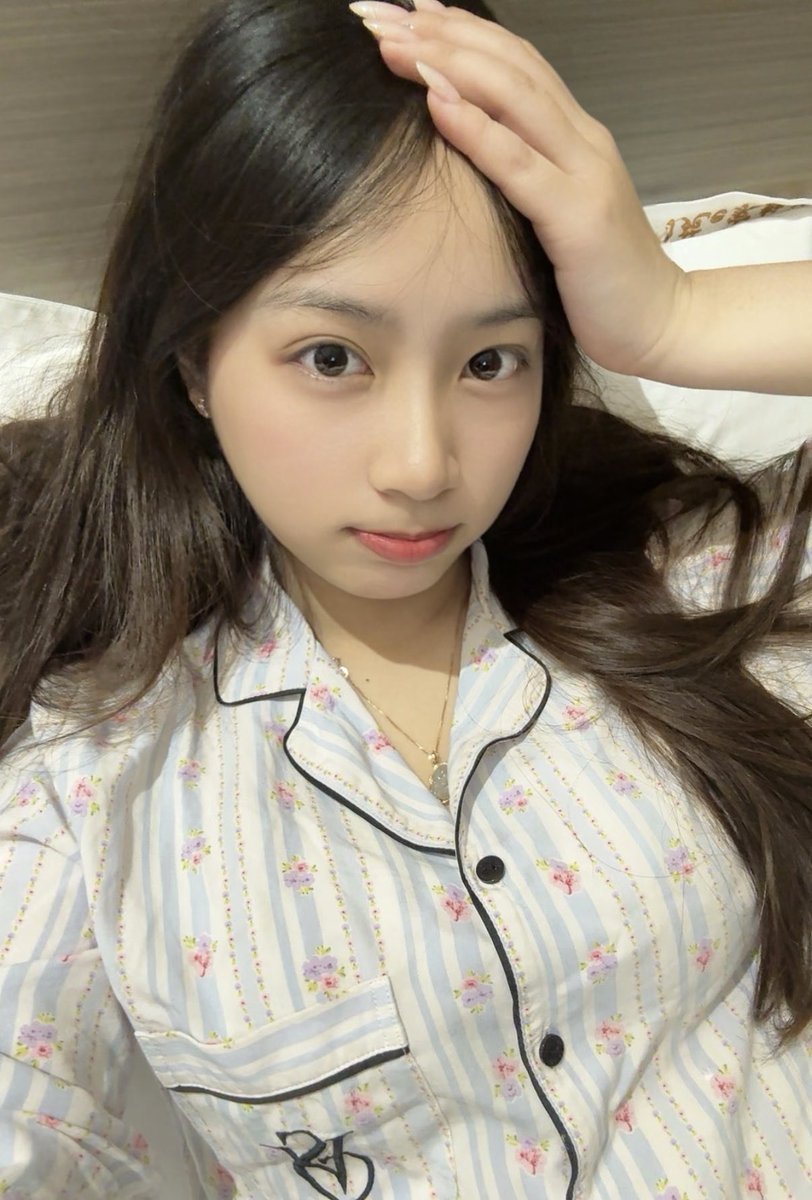 Alicelim0716's tweet photo. 不上学一觉睡到自然醒真的太舒服了叭！ https://t.co/UIBHf6sk7M