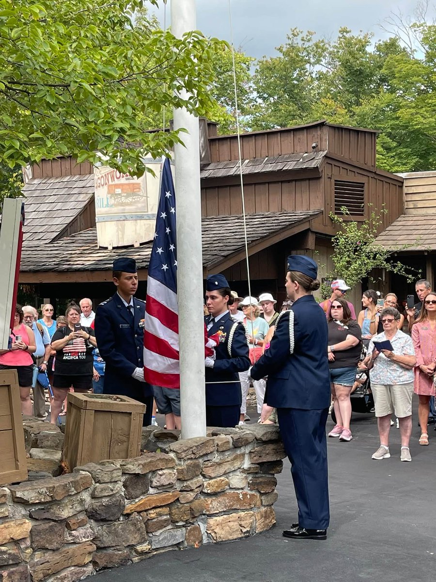 mocapnews's tweet photo. Members and units across Missouri participated in 9/11 Remembrance Ceremonies. Here, .cadets from the Table Rock Lake Composite Squadron assisted with the 25th Anniversary 9/11 Remembrance Ceremony at Silver Dollar City, MO. #civilairpatrol #CAPcadet https://t.co/zGyNYQLmHJ