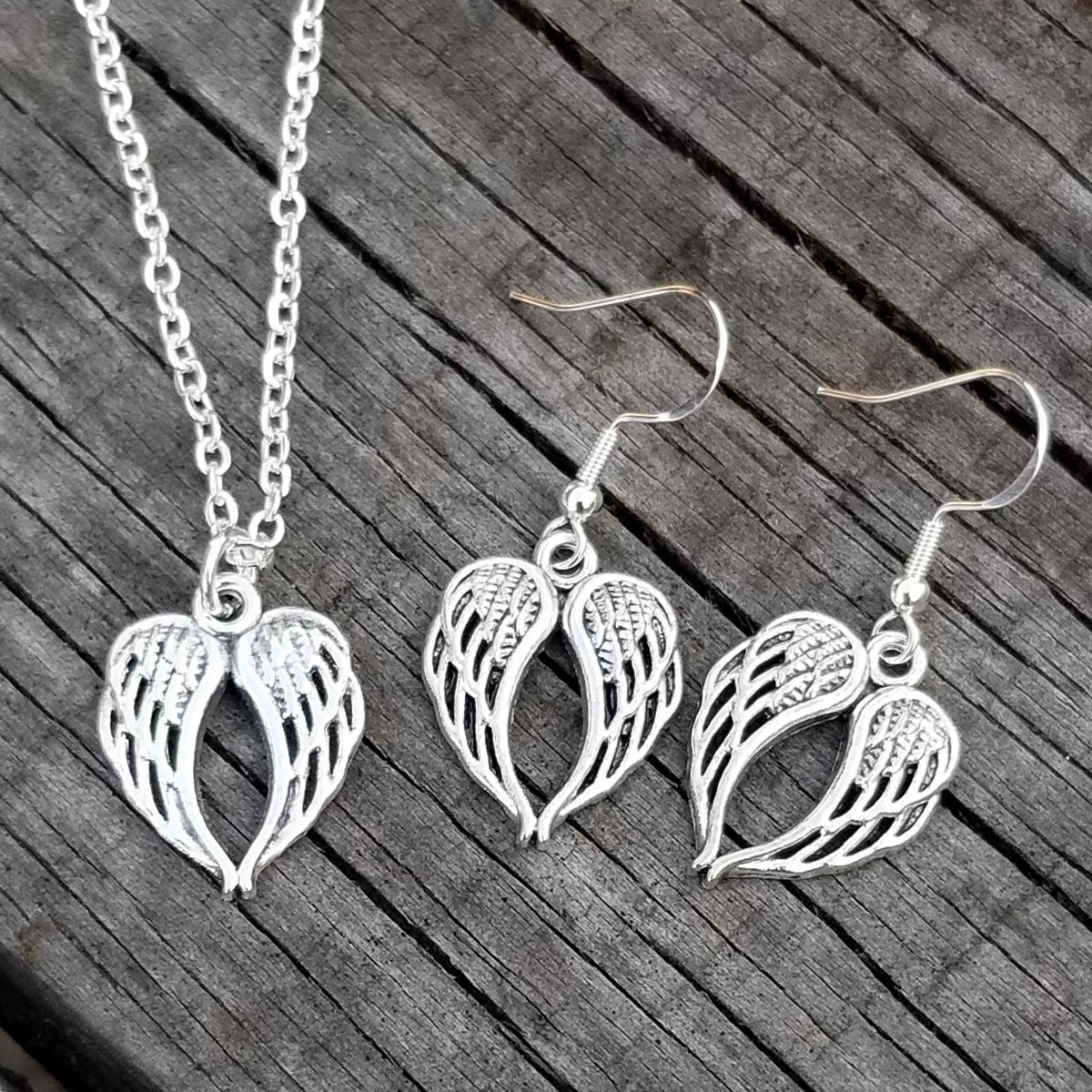 TrendingNowGift's tweet photo. Silver Angel Wings Necklace Set #jewelry #necklace #earrings #angelwings #angel #angels #guardianangel #angeljewelry #gothic #goth #handmadejewelry #jewelryset #necklaceset #etsy
https://t.co/1FiYp1rouk via @Etsy https://t.co/QcDj8MsMKm