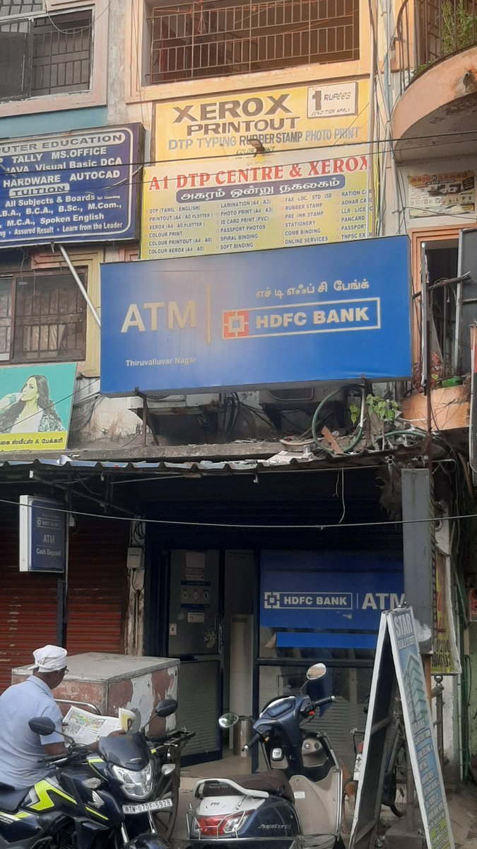 Kartgan's tweet photo. The condition at the HDFC ATM at Thiruvallur Salai, Thiruvanmiyur remains the same even after my last complaint. The place is stinking and un hygienic. Glad you have a dog as security.@HDFC_Bank @HDFCBank_Cares https://t.co/w6uOeg6zwB